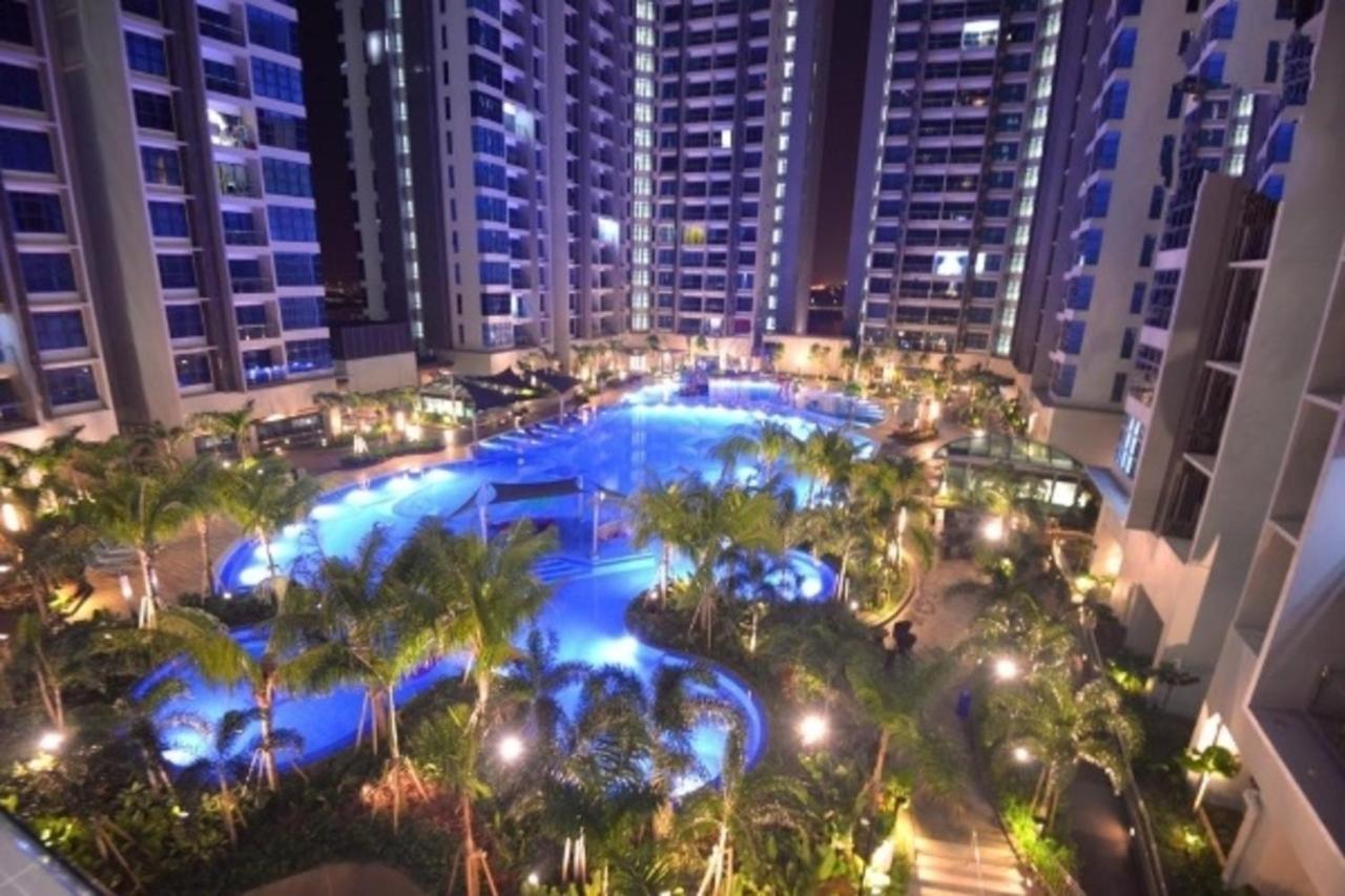 Atlantis - Kota Laksamana -- Pool View -- 2- 6 Pax *