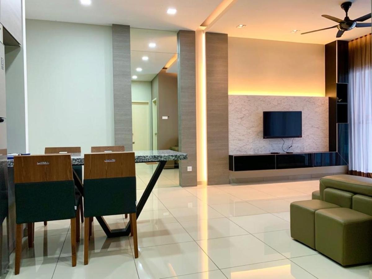 Atlantis - Kota Laksamana -- Pool View -- 2- 6 Pax Apartment *