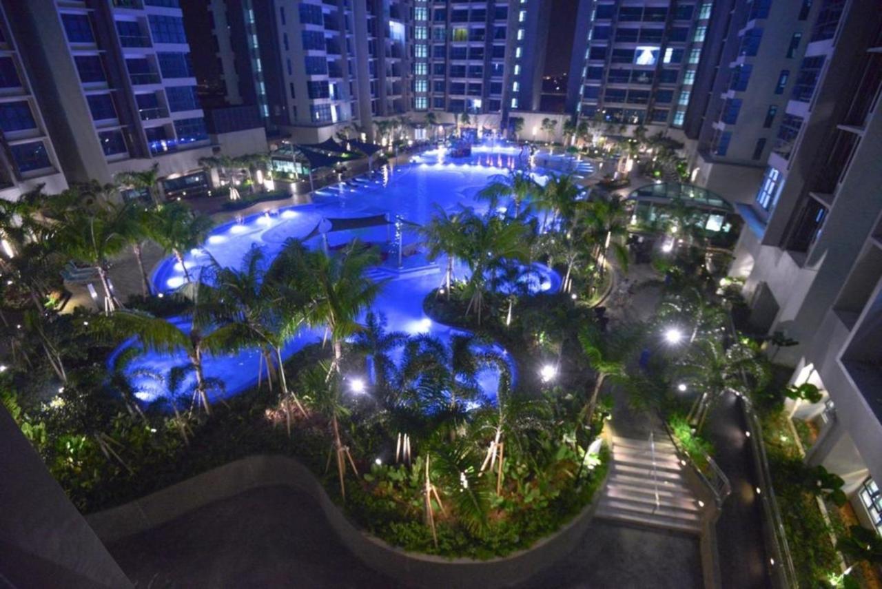 Atlantis - Kota Laksamana -- Pool View -- 2- 6 Pax